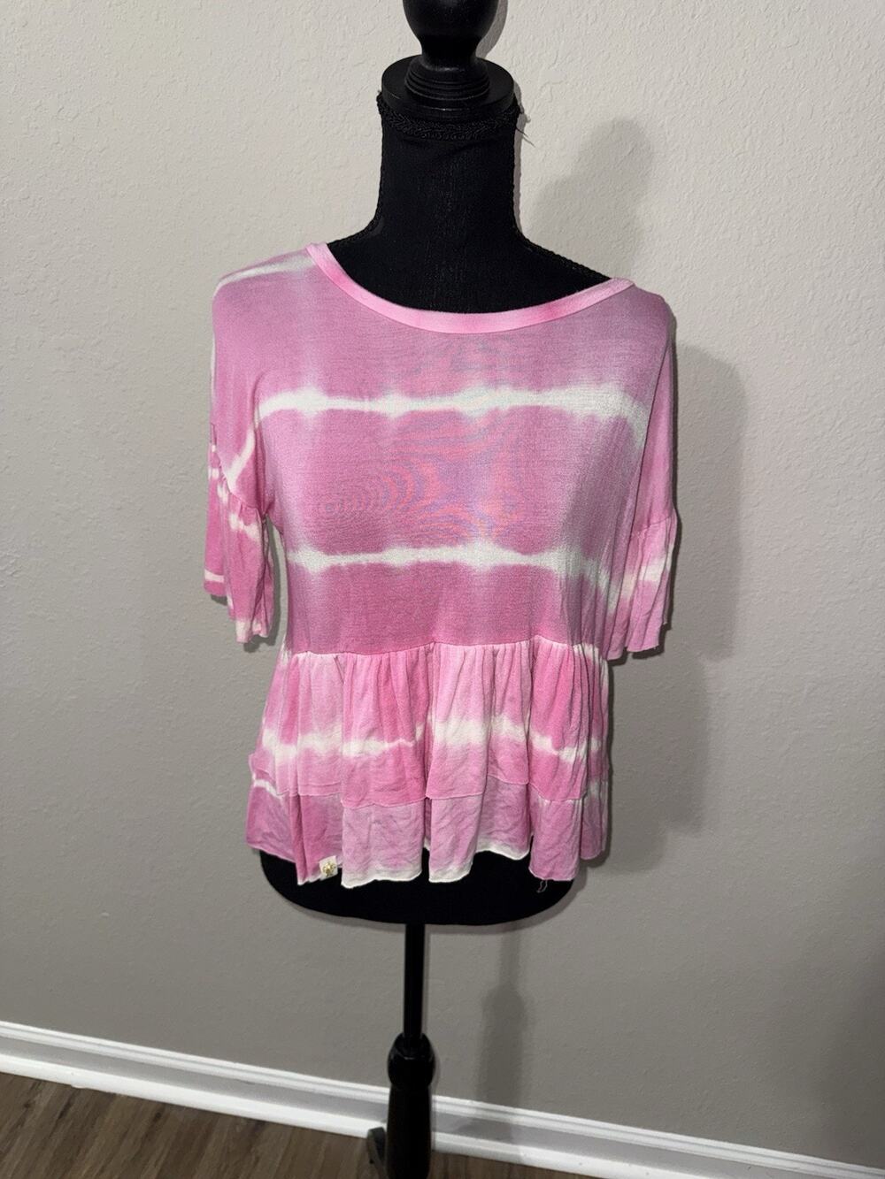 Simply Southern Pink Tie Dye Peplum Top Womens Small S Flutter Sleeve Ruffled